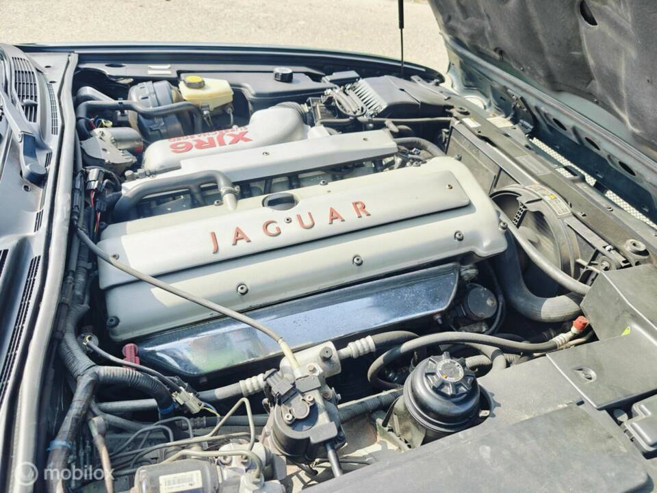 Image 31/50 of Jaguar XJR 4.0 Supercharged (1996)