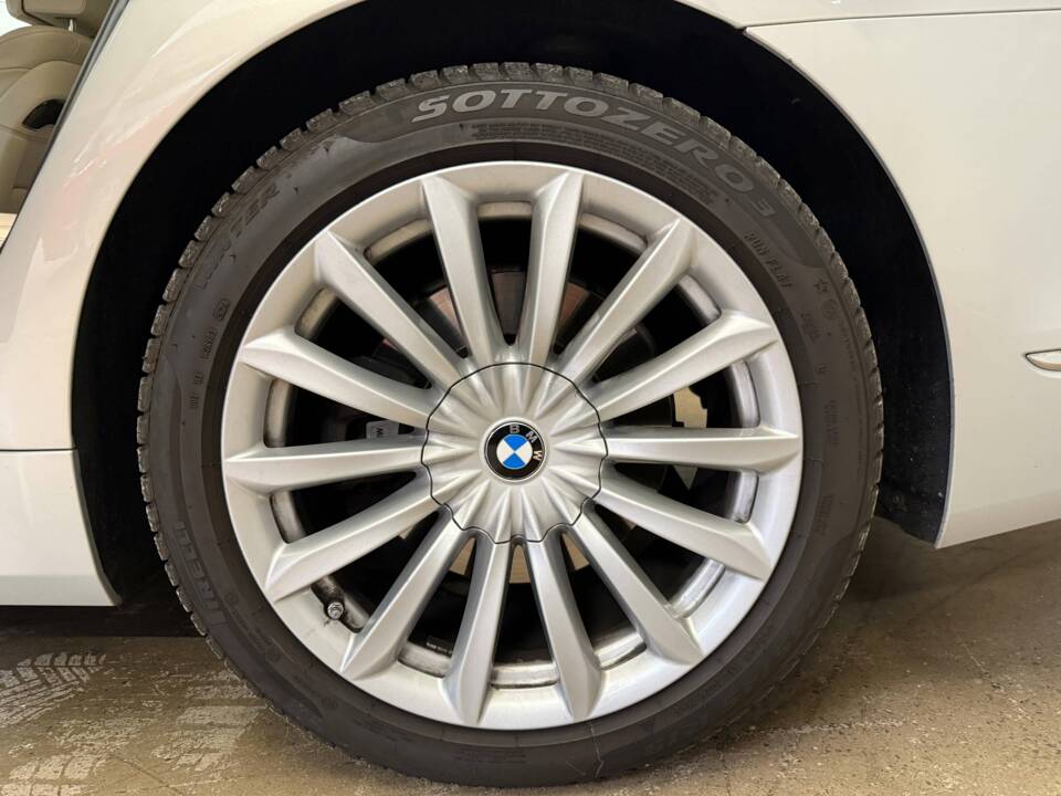 Bild 18/23 von BMW 730d (2016)