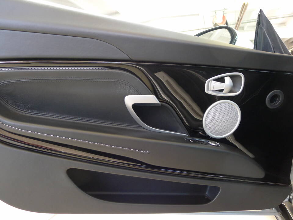Image 36/37 of Aston Martin DB 11 V12 (2020)