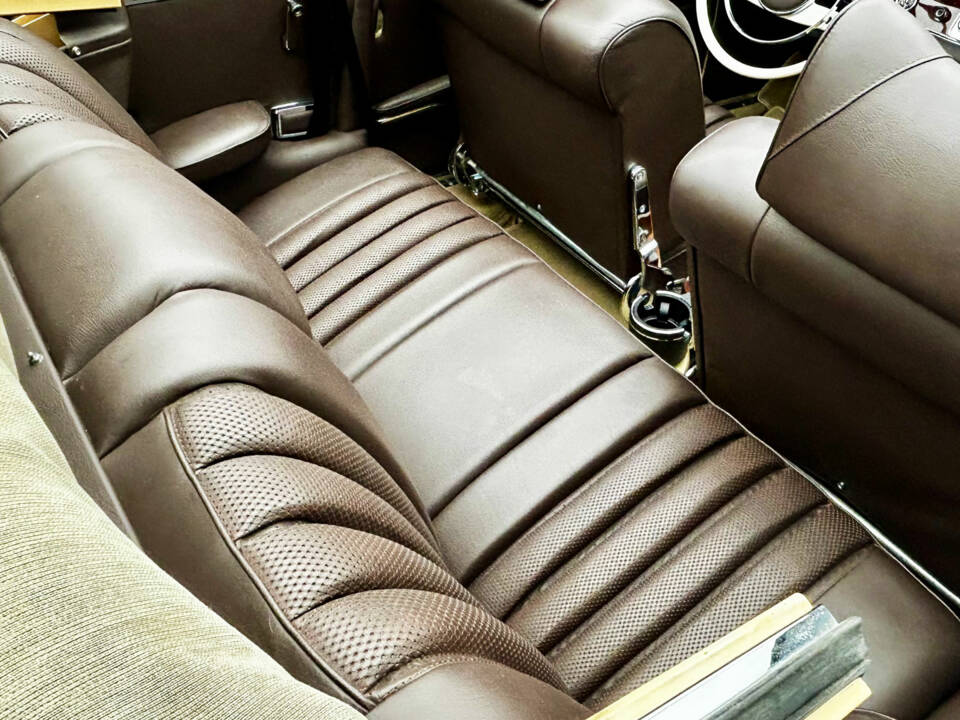 Bild 8/11 von Mercedes-Benz 220 SE b (1963)