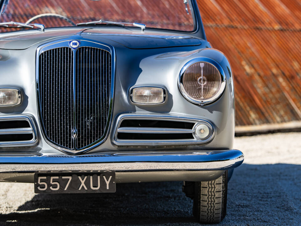 Image 13/37 of Lancia Aurelia B50 (1951)