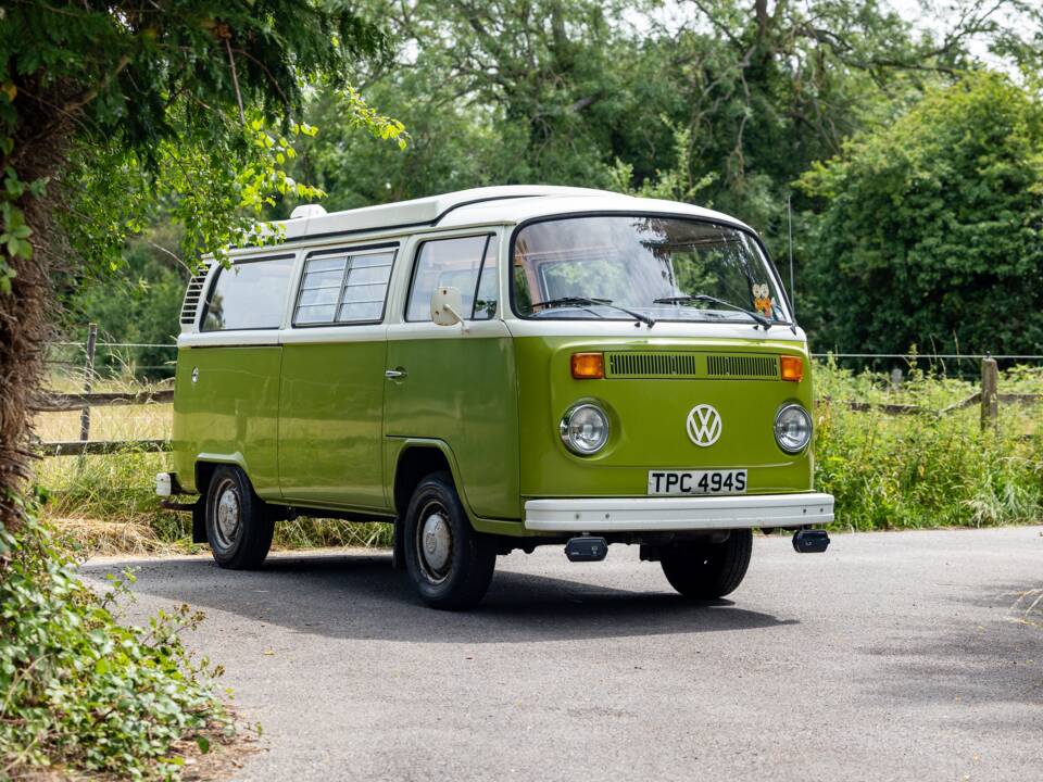 Image 17/47 of Volkswagen T2b Camper (1977)
