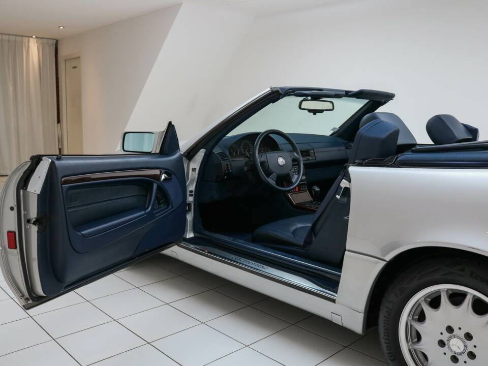 Bild 6/84 von Mercedes-Benz SL 320 (1996)