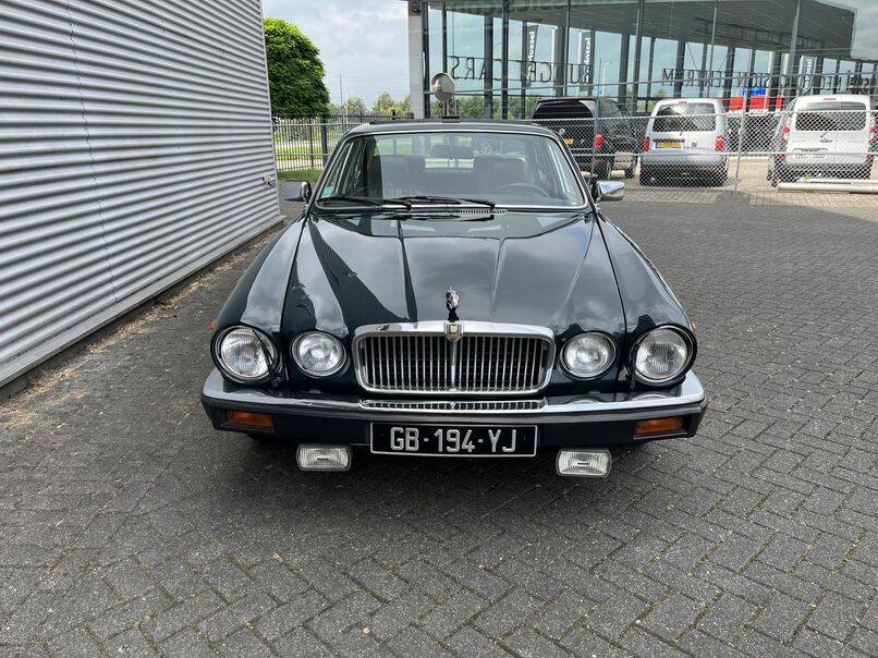 Imagen 2/6 de Jaguar XJ 12 (1991)