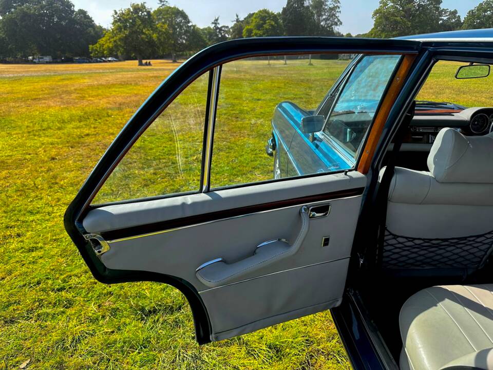 Image 34/57 de Mercedes-Benz 280 SE 3,5 (1972)