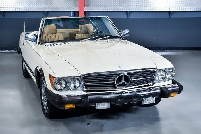 Immagine 4/7 di Mercedes-Benz 380 SL (1984)