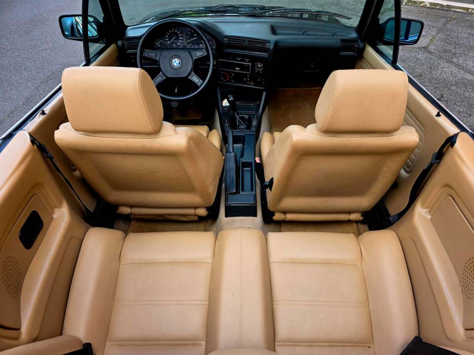 Bild 18/31 von BMW 320i (1988)