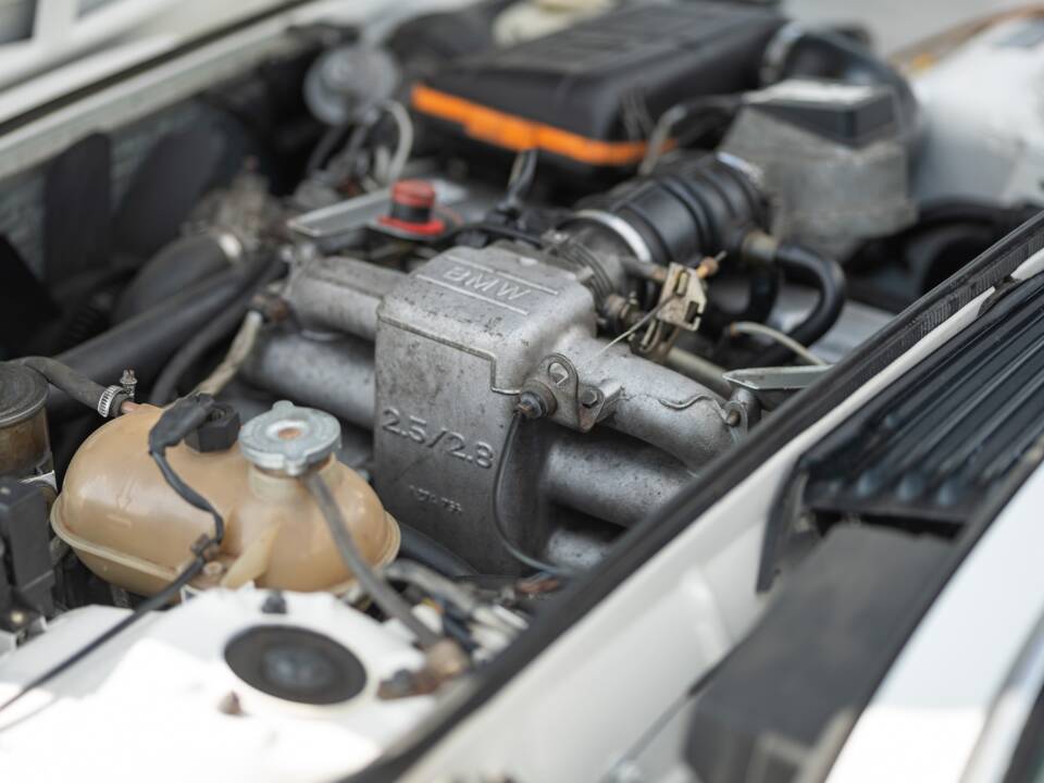 Bild 40/44 von BMW 628 CSi (1900)