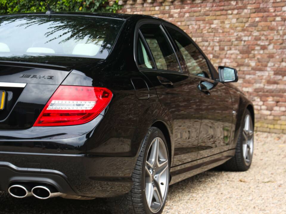 Image 43/50 of Mercedes-Benz C 63 AMG (2012)