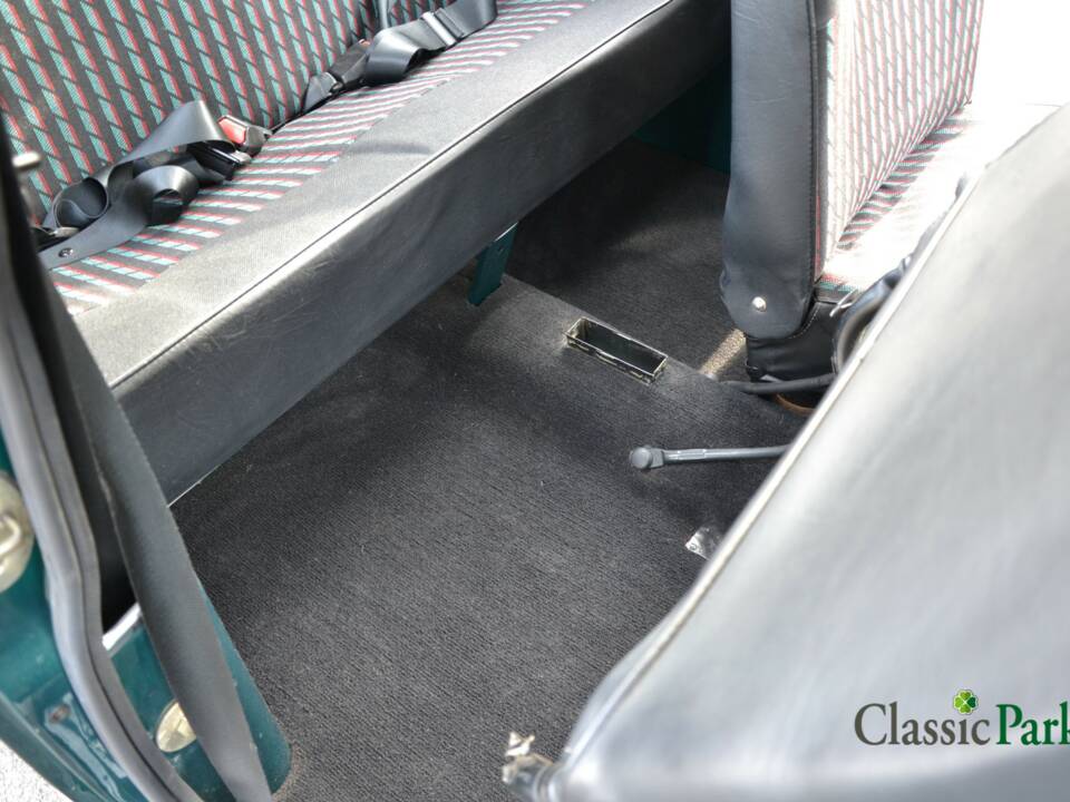 Image 26/50 de Austin Mini 1000 (1989)