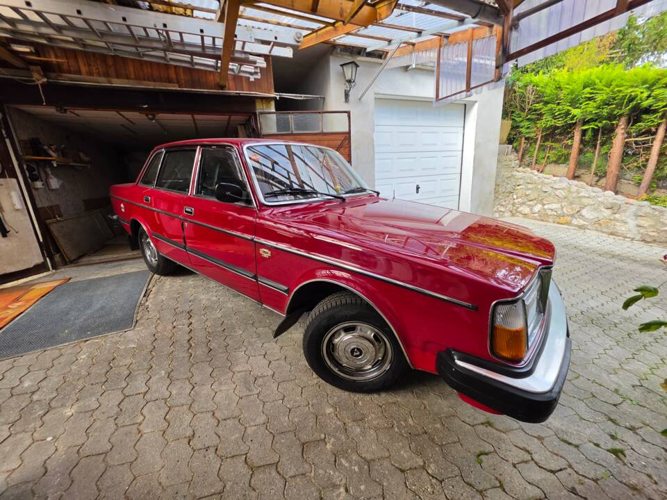 Image 2/8 of Volvo 264 (1979)