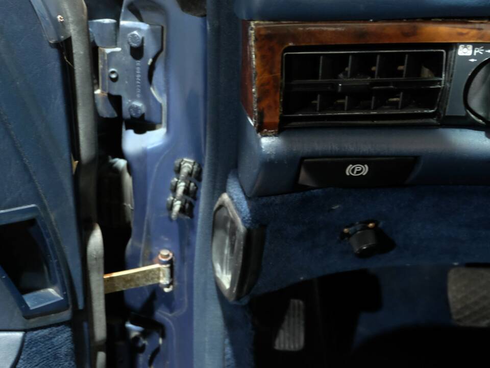 Image 17/29 of Mercedes-Benz 500 SEC (1985)