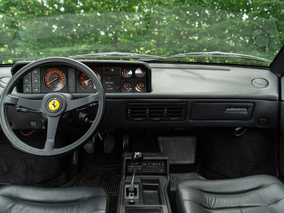 Image 47/50 of Ferrari Mondial 3.2 (1987)