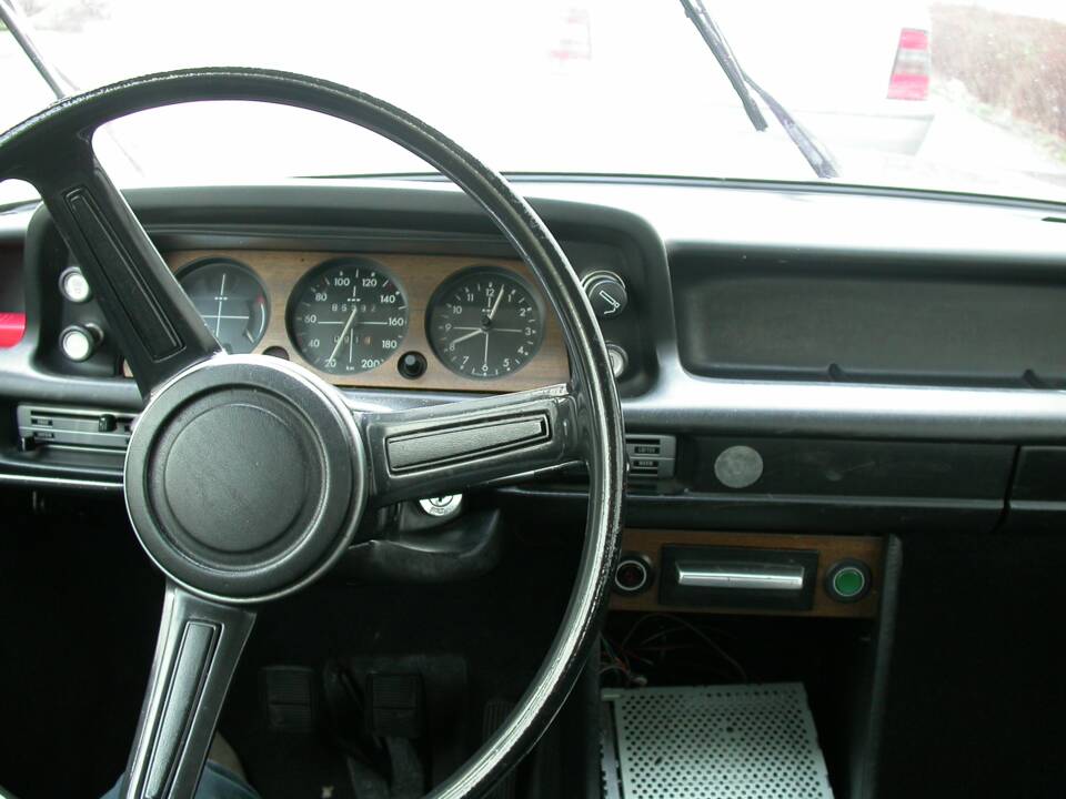 Image 32/55 de BMW 2002 (1975)
