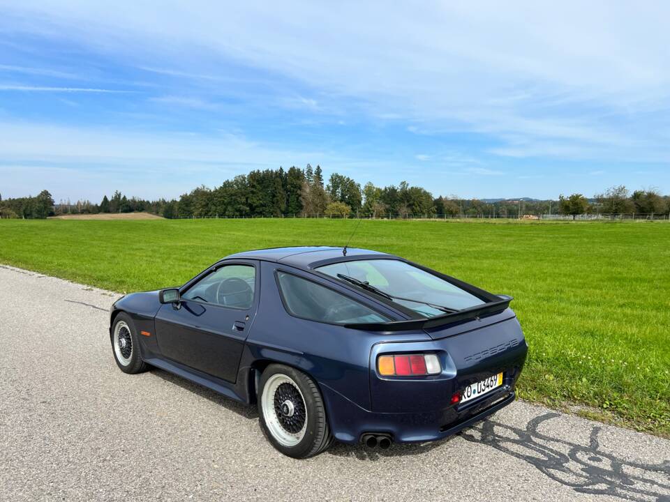 Image 2/17 de Porsche 928 S (1985)