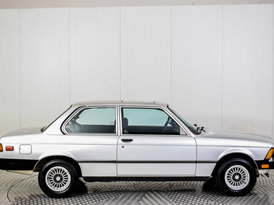 Image 14/50 of BMW 320&#x2F;6 (1981)