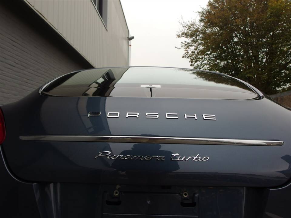 Image 17/99 of Porsche Panamera Turbo (2009)