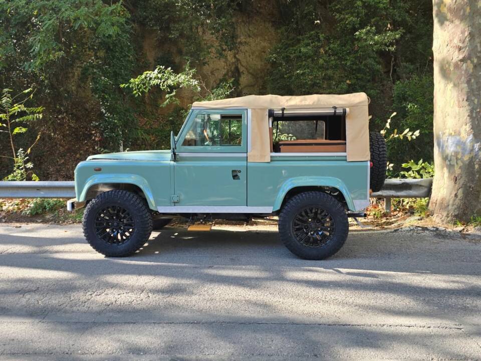 Image 23/72 of Land Rover 90 (1987)