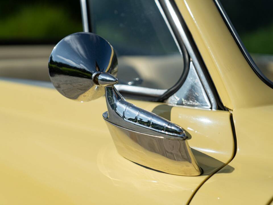 Image 43/50 of Studebaker Champion Regal DeLuxe Convertible (1950)
