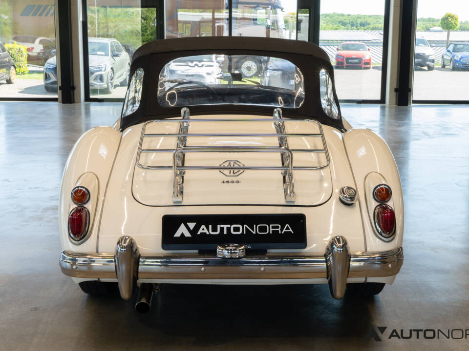 Image 41/65 of MG MGA 1600 (1960)