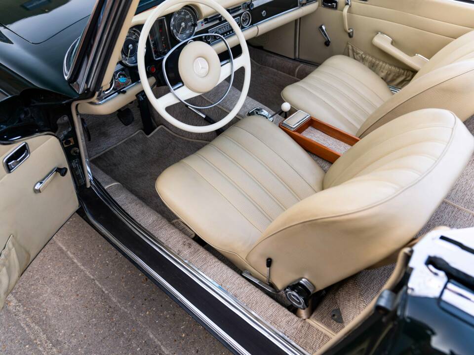 Afbeelding 13/43 van Mercedes-Benz 280 SL (1968)