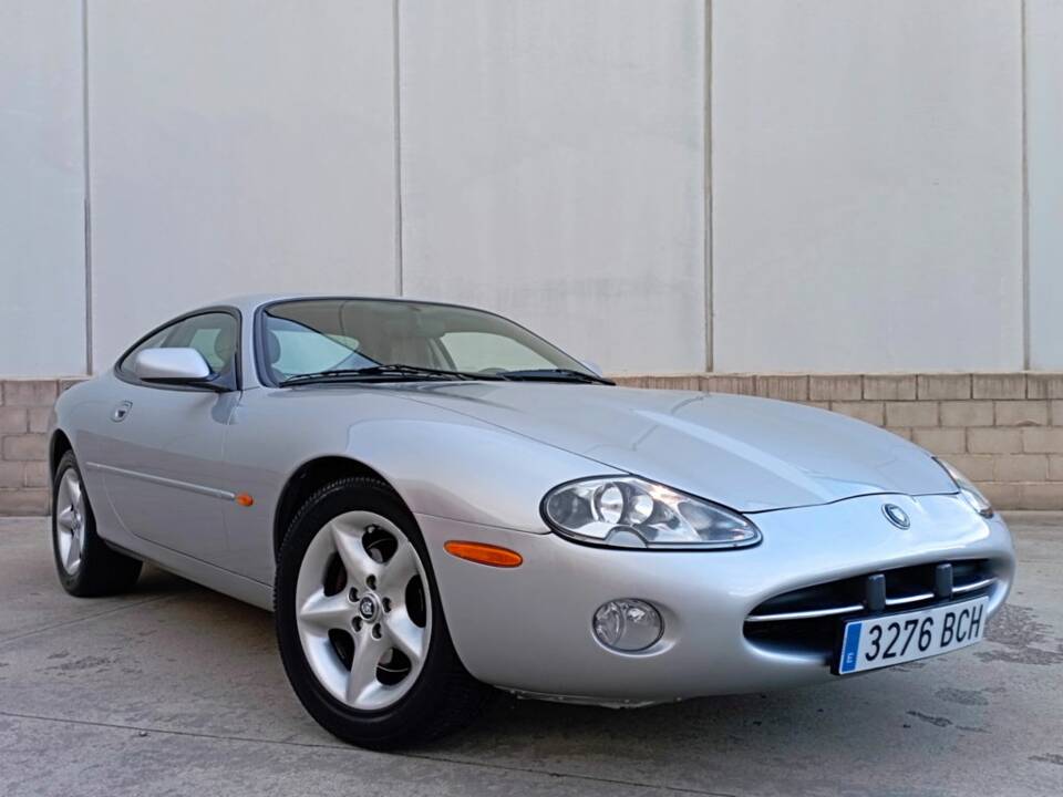 Bild 4/8 von Jaguar XK8 4.0 (2000)