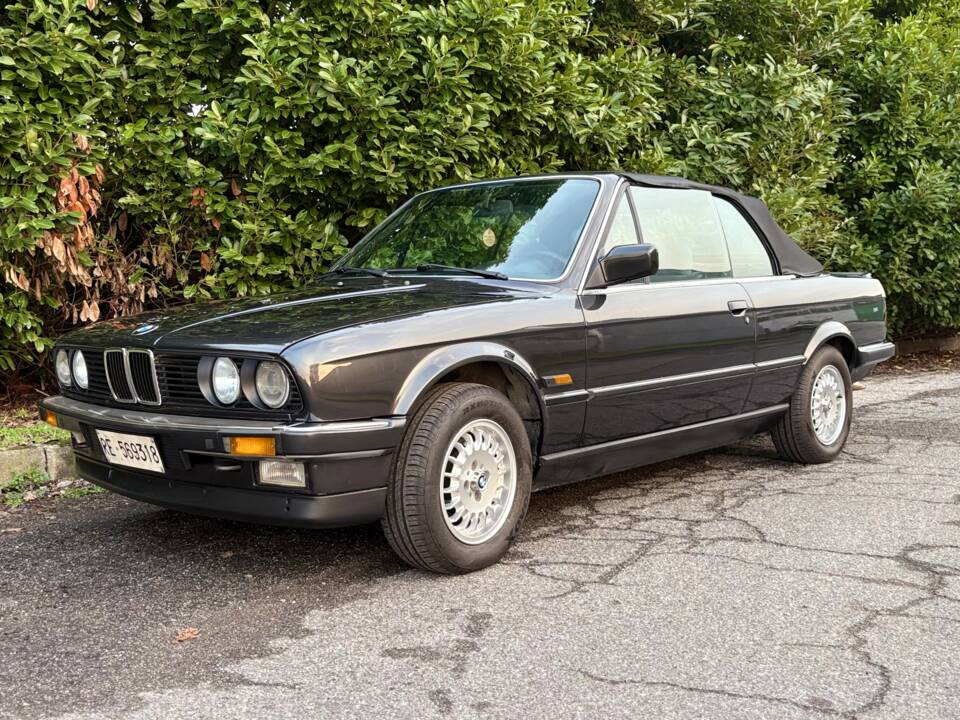 Image 1/27 of BMW 320i (1989)