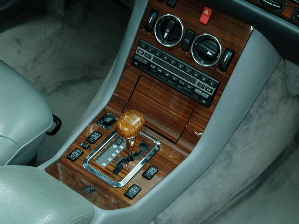 Bild 32/50 von Mercedes-Benz 300 SE (1991)