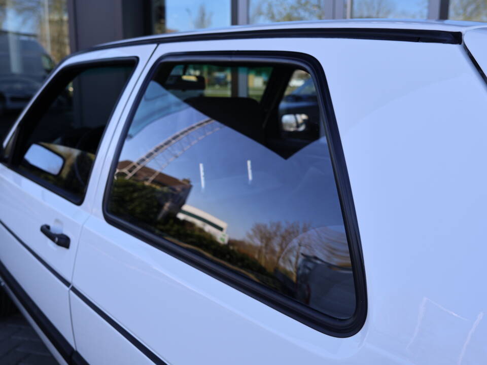Bild 14/16 von Volkswagen Golf II GTi 1.8 (1988)
