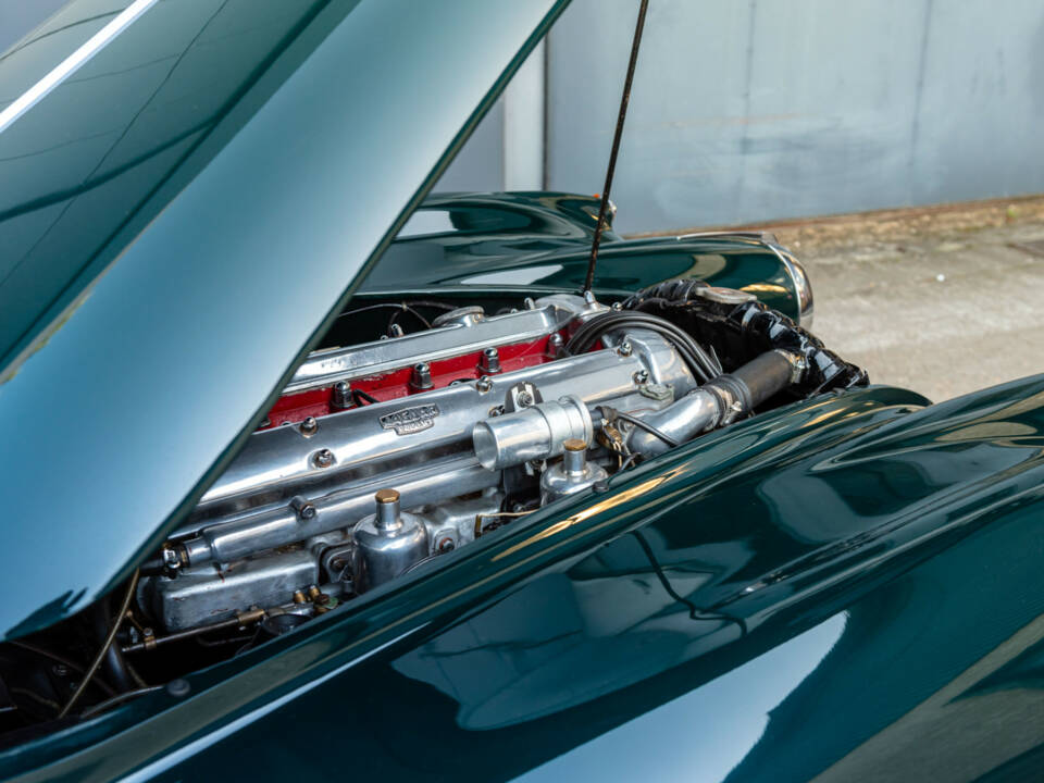 Image 30/41 of Jaguar XK 140 DHC (1955)