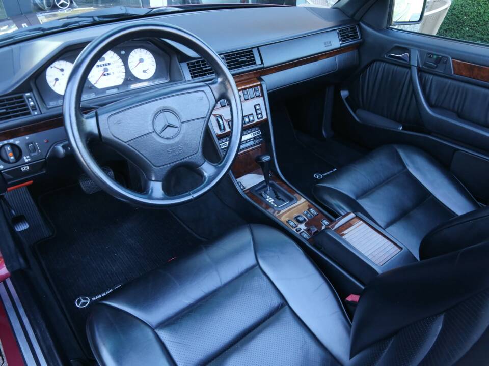 Bild 3/50 von Mercedes-Benz 300 CE-24 3.4 AMG (1993)