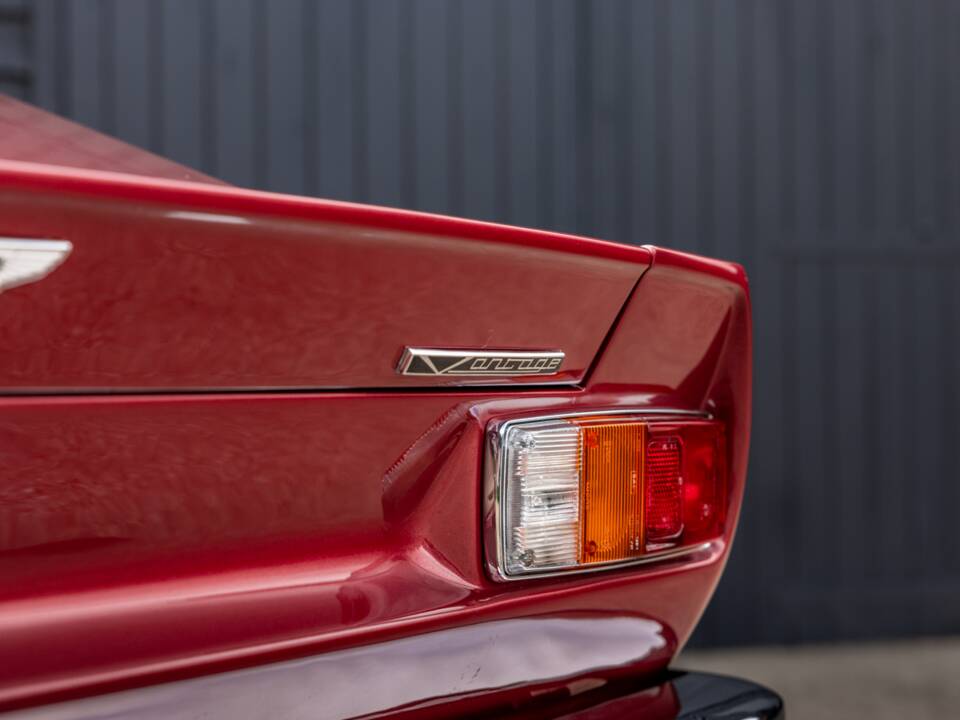 Image 11/75 de Aston Martin V8 Vantage (1985)