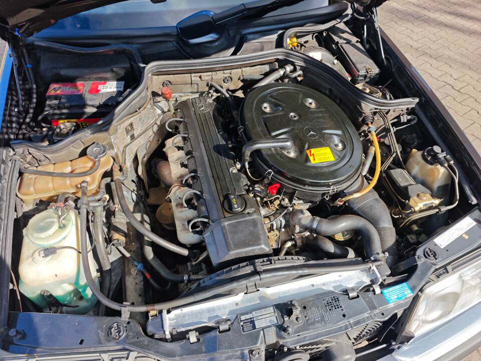 Bild 18/26 von Mercedes-Benz 300 E (1991)