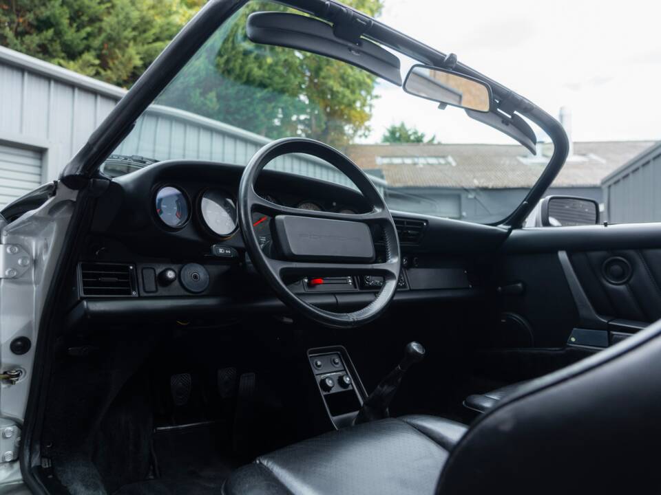 Image 60/68 of Porsche 911 Speedster 3.2 (1989)