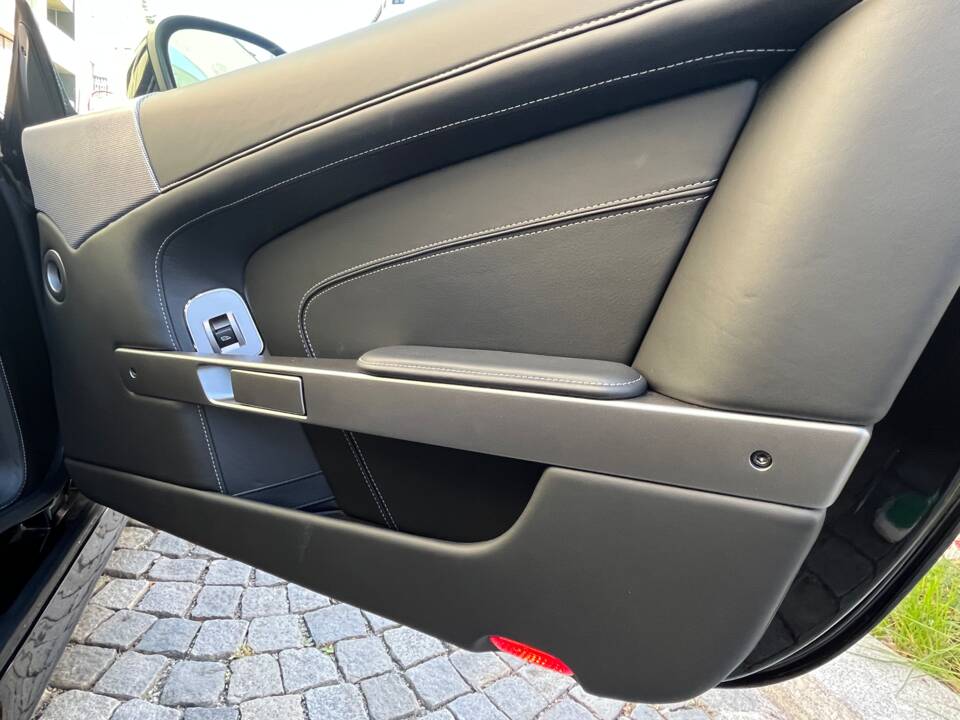 Bild 24/57 von Aston Martin Virage (2011)