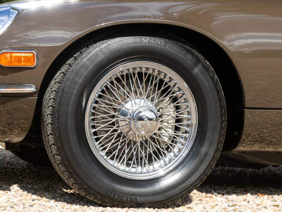 Image 15/50 de Jaguar Type E V12 (1973)