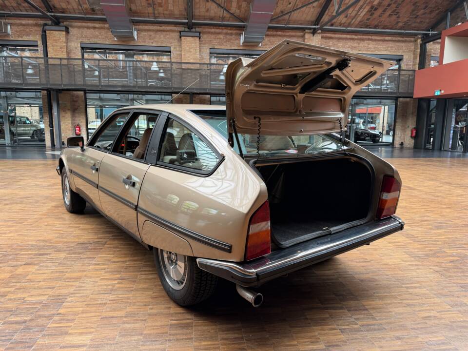 Image 26/43 de Citroën CX 25 GTi (1984)