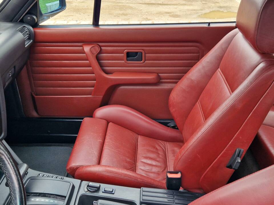 Immagine 10/19 di BMW 325i (1987)