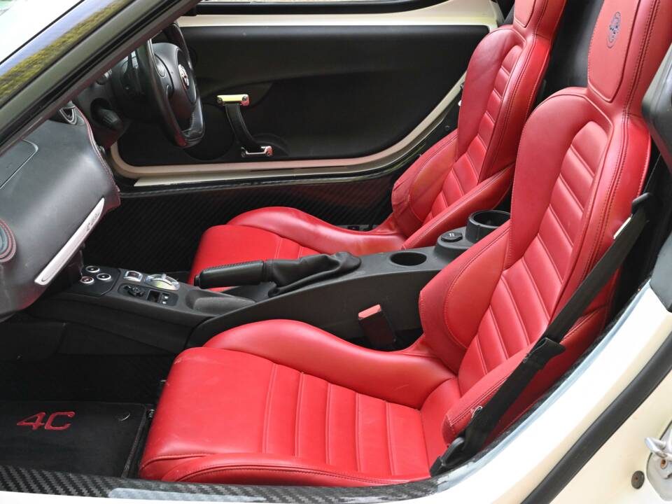 Image 35/50 of Alfa Romeo 4C Spider (2017)