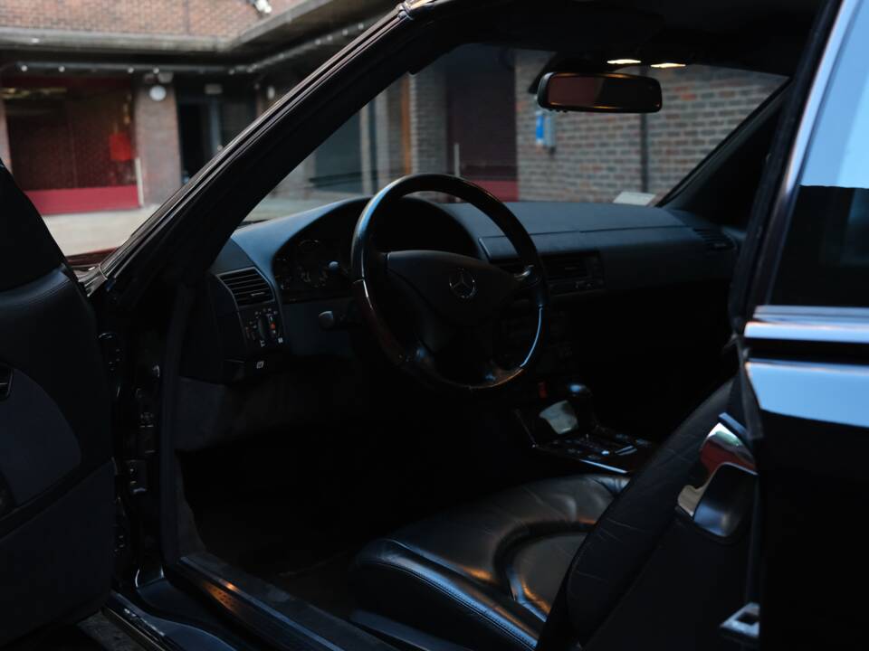 Image 33/100 of Mercedes-Benz SL 600 (1998)