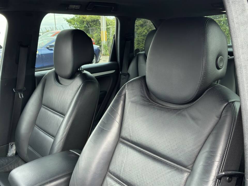 Image 13/50 of Porsche Cayenne Turbo (2007)