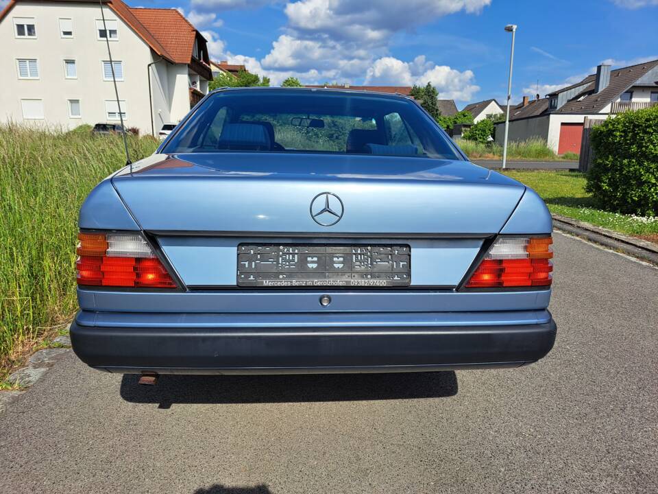 Image 8/12 of Mercedes-Benz 230 CE (1989)