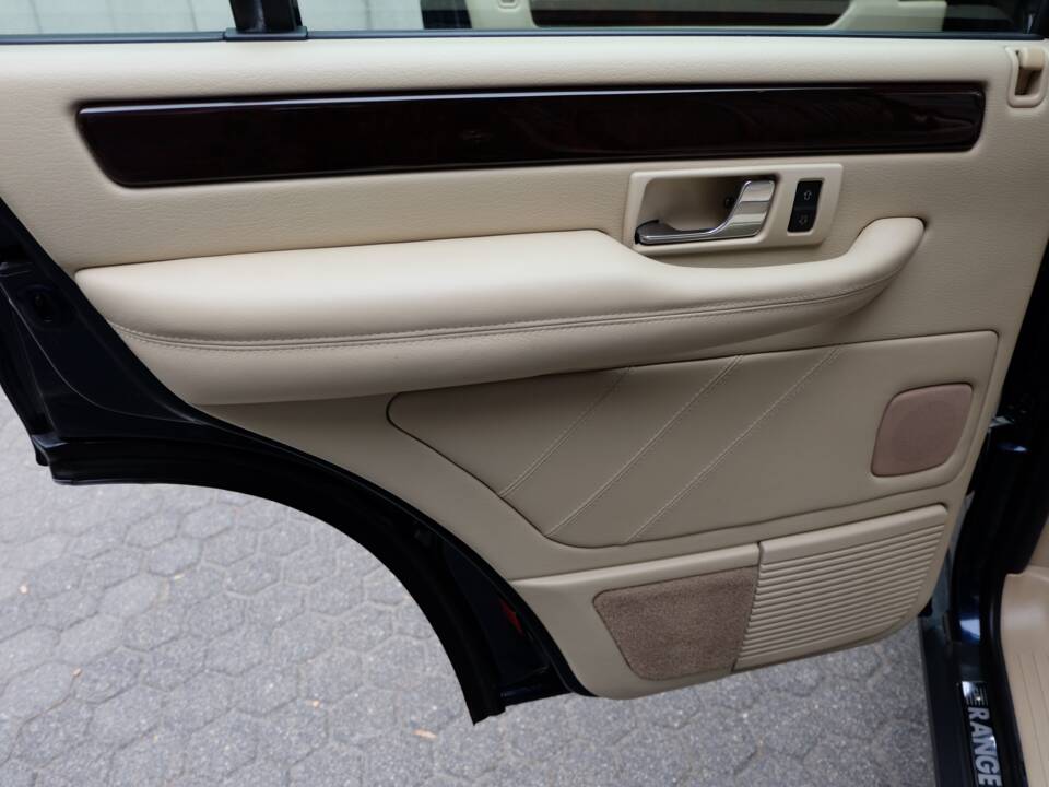 Afbeelding 53/95 van Land Rover Range Rover 4.6 Vogue (2002)