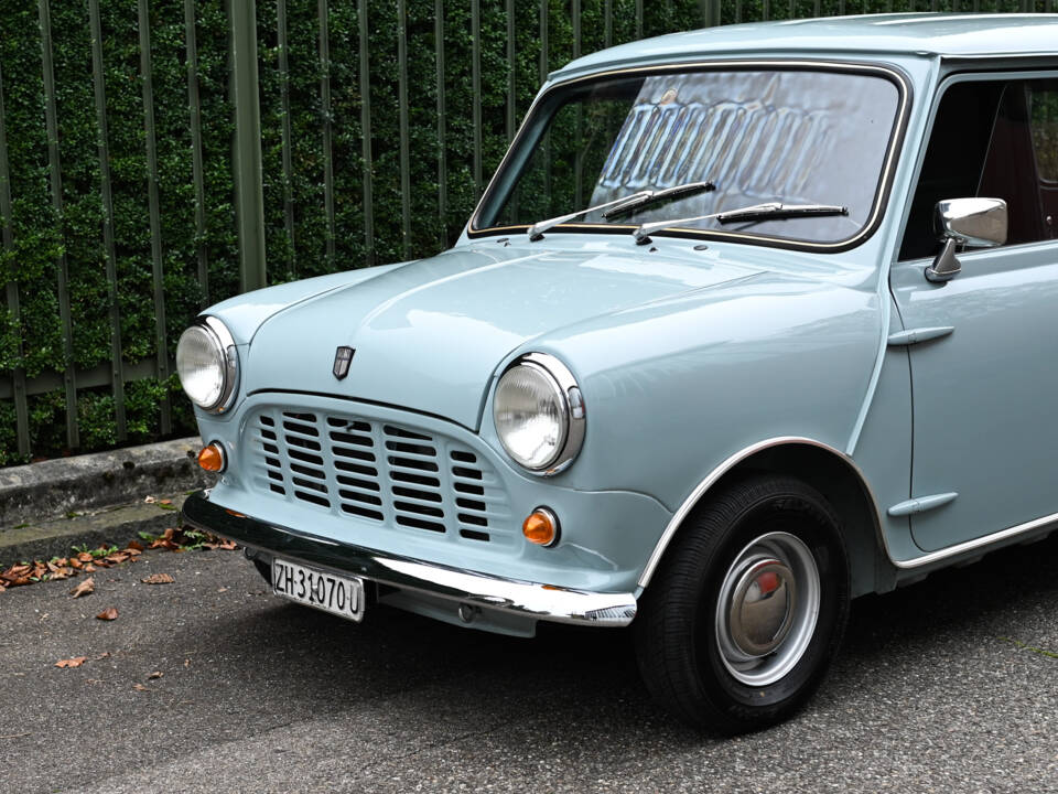 Image 14/39 of Morris Mini Van (1978)