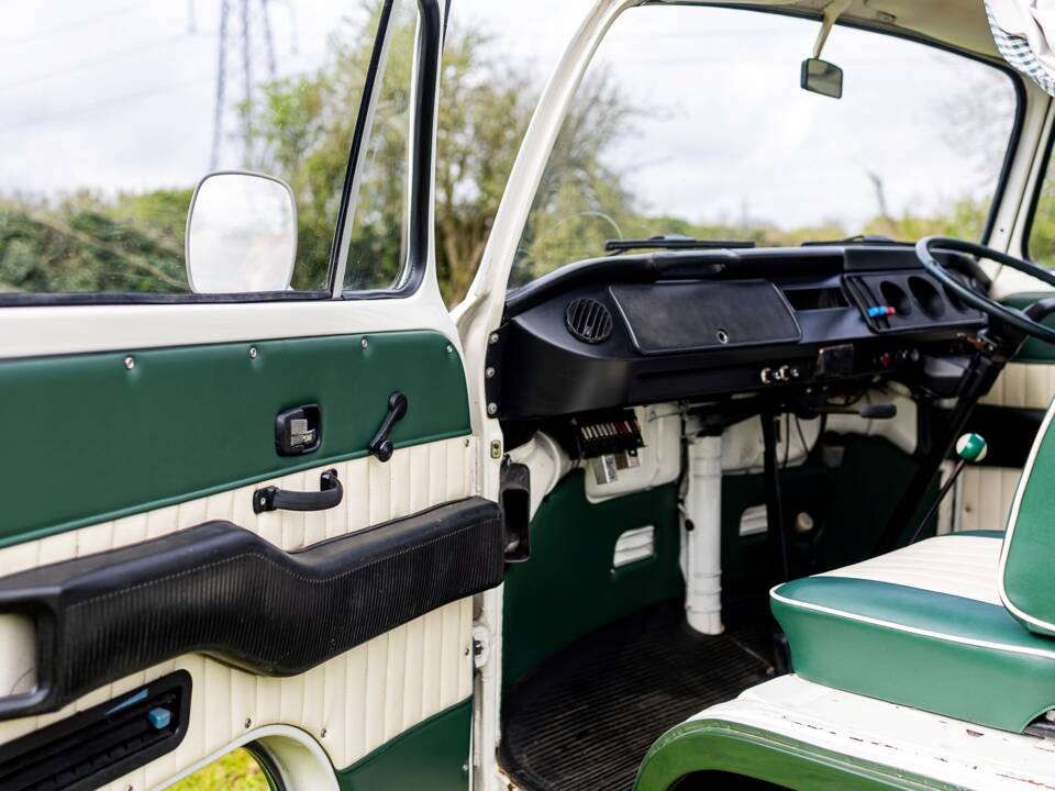 Image 5/50 of Volkswagen T2 Brasil Camper (1972)