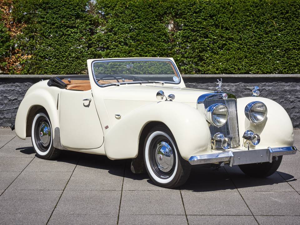 Image 2/42 of Triumph 1800 Roadster (1948)