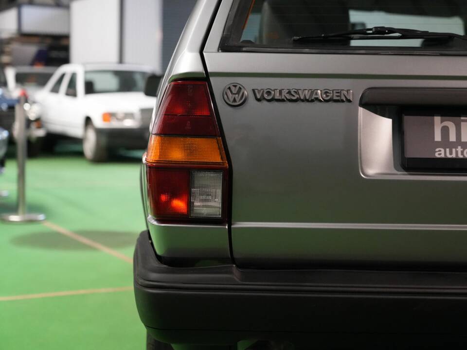 Bild 14/42 von Volkswagen Passat Variant 1.8 (1986)
