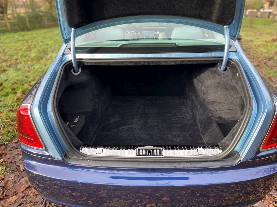 Image 16/29 of Rolls-Royce Ghost (2014)