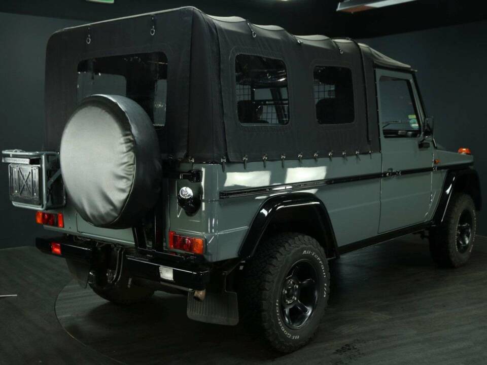 Immagine 5/50 di Mercedes-Benz 230 GE (SWB) (1993)