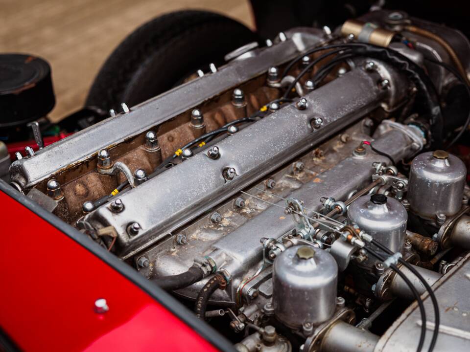 Image 5/46 of Jaguar E-Type (2+2) (1966)